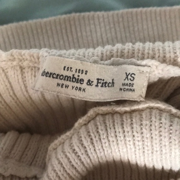 Abercrombie and Fitch Turtleneck Sweater - Picture 2 of 3